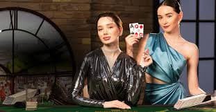 Antarmuka aplikasi mobile hanoman toto menampilkan slot Aviator, Sweet Bonanza, dan menu permainan live casino